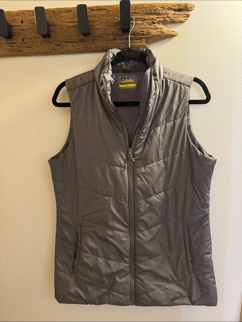 Cabela's Women's Light Gray Quilted thinsulate Packable Vest women’s medium
